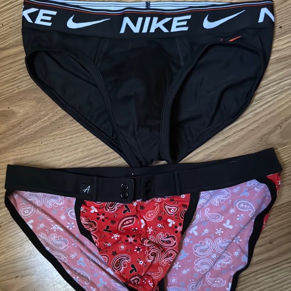 Nike Black and Red Paisley Briefs Set